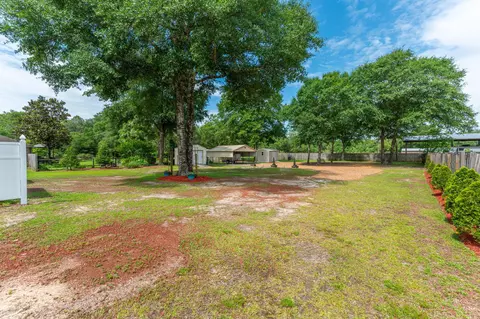 Exterior - 4216 Painter Branch Rd, Crestview, FL 32539 photo 4 of 9