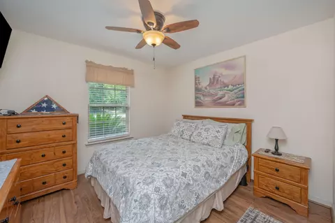 Bedroom - 4216 Painter Branch Rd, Crestview, FL 32539 photo 2 of 5