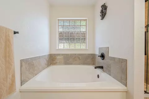 Bath - 4216 Painter Branch Rd, Crestview, FL 32539 photo 4 of 6