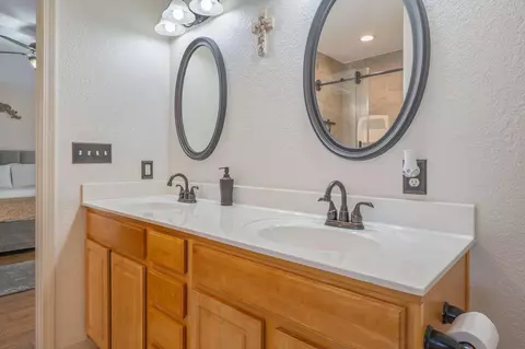 Bath - 4216 Painter Branch Rd, Crestview, FL 32539 photo 2 of 6
