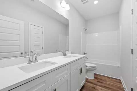 Bath - 6060 John Nix Rd, Crestview, FL 32539 photo 2 of 3