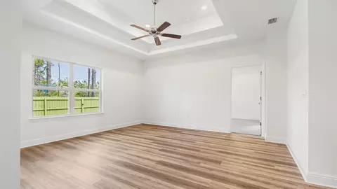 Living - 94 E Gray Owl Dr, Freeport, FL 32439 photo 2 of 5