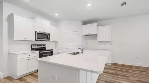 Kitchen - 94 E Gray Owl Dr, Freeport, FL 32439 photo 4 of 4