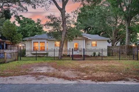 679 Anderson Dr, Fort Walton Beach, FL 32547