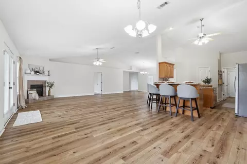 Living - 5302 Marilea Ct, Crestview, FL 32536 photo 10 of 11