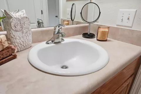 Bath - 5302 Marilea Ct, Crestview, FL 32536 photo 3 of 9