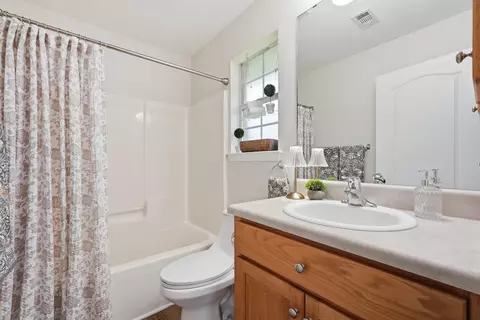 Bath - 5302 Marilea Ct, Crestview, FL 32536 photo 8 of 9
