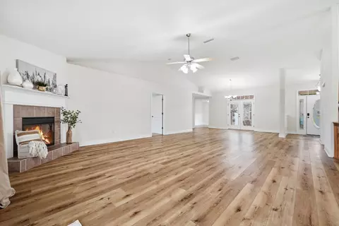 Living - 5302 Marilea Ct, Crestview, FL 32536 photo 3 of 11