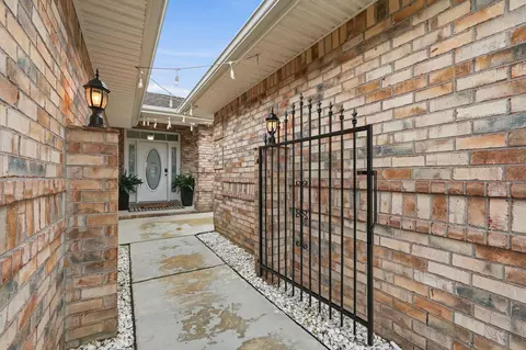 Entry Way - 5302 Marilea Ct, Crestview, FL 32536 photo 8 of 8