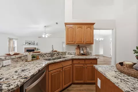 Kitchen - 5302 Marilea Ct, Crestview, FL 32536 photo 7 of 8