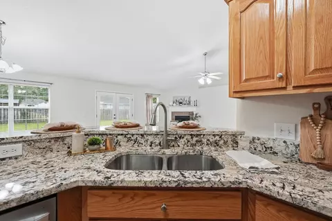 Kitchen - 5302 Marilea Ct, Crestview, FL 32536 photo 4 of 8
