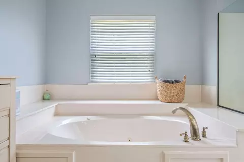 Bath - 652 Tommy Eiland Rd, Baker, FL 32531 photo 2 of 10