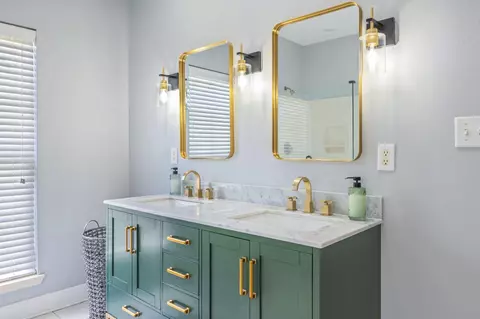 Bath - 652 Tommy Eiland Rd, Baker, FL 32531 photo 1 of 10