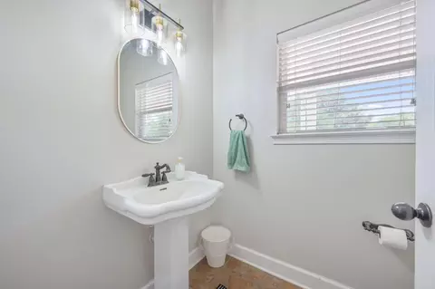 Bath - 652 Tommy Eiland Rd, Baker, FL 32531 photo 6 of 10