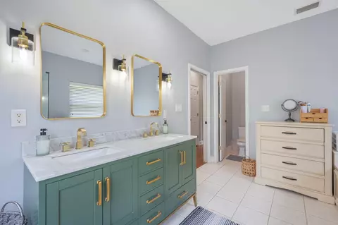 Bath - 652 Tommy Eiland Rd, Baker, FL 32531 photo 4 of 10