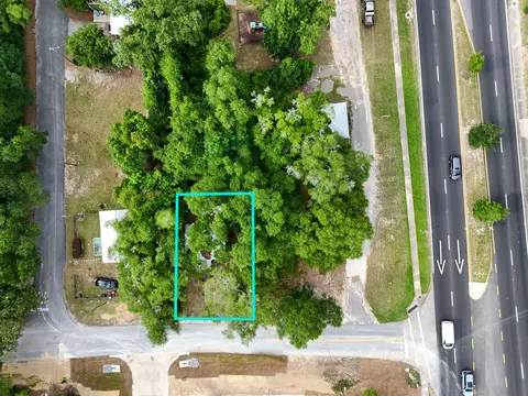 32 Myrtle Ave, Defuniak Springs, FL 32435