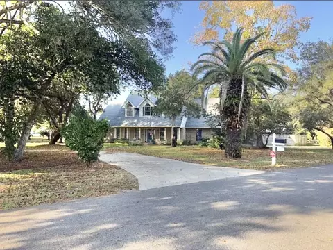 805 Harbor Ln, Destin, FL 32541