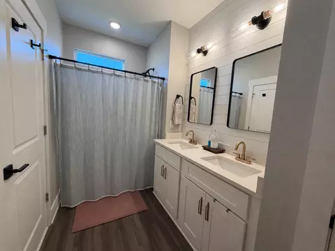 Bath - 295 N Sand Palm Rd, Freeport, FL 32439 photo 5 of 6