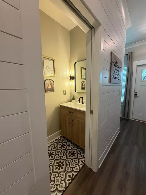 Entry Way - 295 N Sand Palm Rd, Freeport, FL 32439 photo 7 of 11