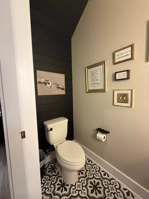 Bath - 295 N Sand Palm Rd, Freeport, FL 32439 photo 2 of 6