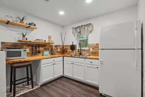 Kitchen - 156 S Lindberg St, Crestview, FL 32536 photo 9 of 11