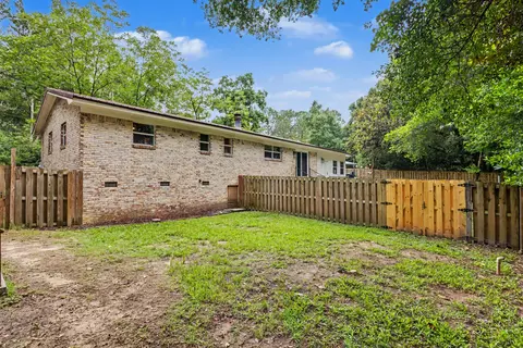 Exterior - 156 S Lindberg St, Crestview, FL 32536 photo 7 of 13