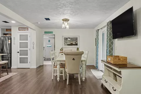 Dining - 156 S Lindberg St, Crestview, FL 32536 photo 2 of 2