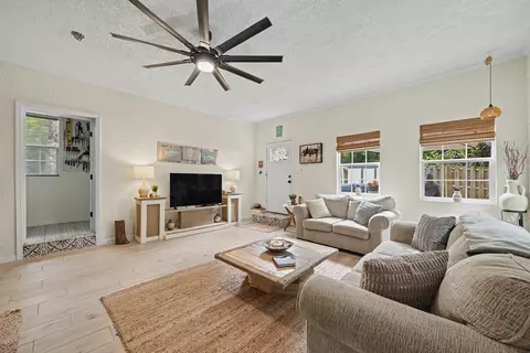 Living - 156 S Lindberg St, Crestview, FL 32536 photo 2 of 7