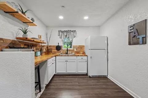 Kitchen - 156 S Lindberg St, Crestview, FL 32536 photo 8 of 11