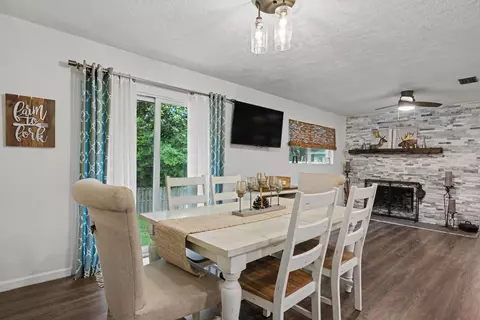 Dining - 156 S Lindberg St, Crestview, FL 32536 photo 1 of 2
