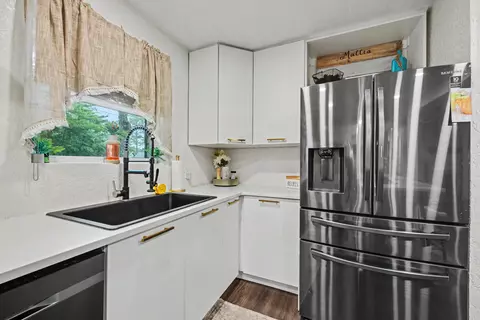 Kitchen - 156 S Lindberg St, Crestview, FL 32536 photo 7 of 11