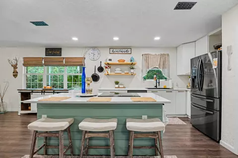 Kitchen - 156 S Lindberg St, Crestview, FL 32536 photo 4 of 11