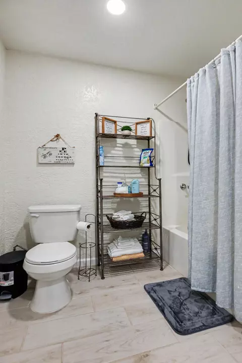 Bath - 156 S Lindberg St, Crestview, FL 32536 photo 6 of 6