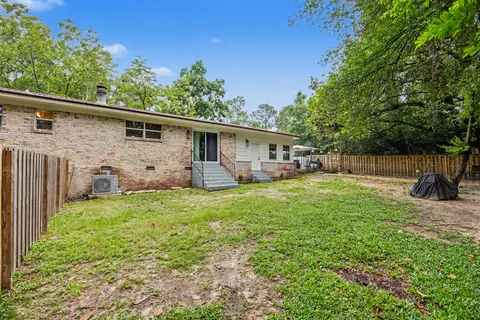 Exterior - 156 S Lindberg St, Crestview, FL 32536 photo 6 of 13