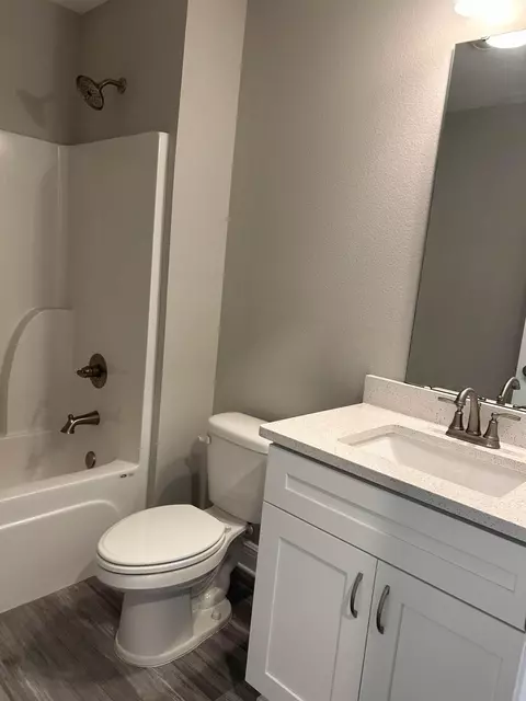 Bath - 3154 Maple St, Crestview, FL 32539 photo 2 of 2