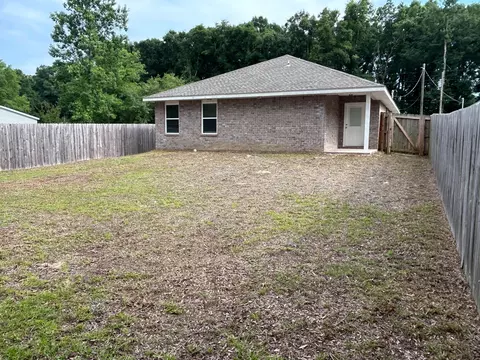Exterior - 3154 Maple St, Crestview, FL 32539 photo 2 of 4