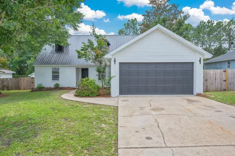 135 Nicole Ln, Crestview, FL 32539