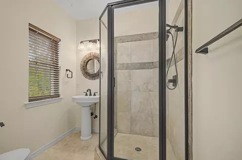 Bath - 4501 Bayside Dr, Milton, FL 32583 photo 6 of 6