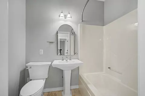 Bath - 4501 Bayside Dr, Milton, FL 32583 photo 2 of 6
