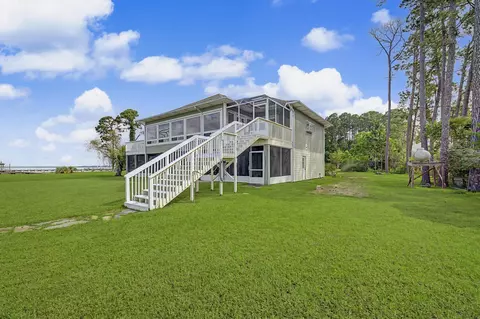 Exterior - 4501 Bayside Dr, Milton, FL 32583 photo 11 of 16