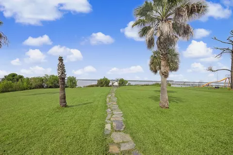 Exterior - 4501 Bayside Dr, Milton, FL 32583 photo 2 of 16