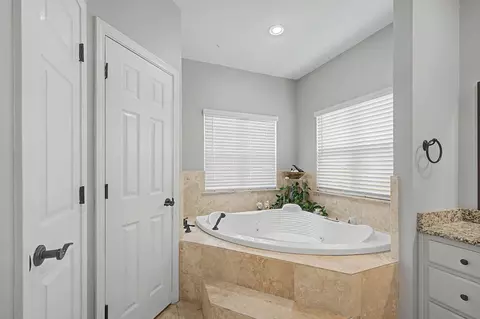 Bath - 4501 Bayside Dr, Milton, FL 32583 photo 4 of 6