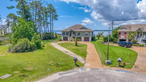 Exterior - 4501 Bayside Dr, Milton, FL 32583 photo 15 of 16