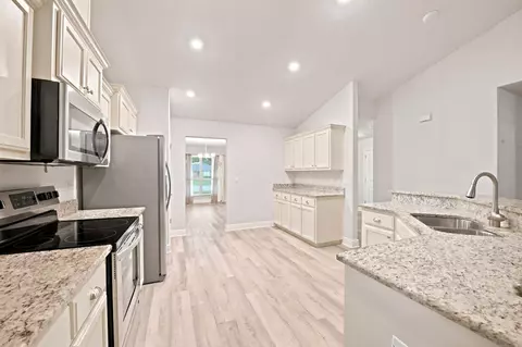 1960 Edgewood Dr, Navarre, FL 32566
