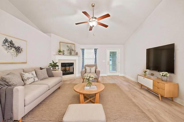 1960 Edgewood Dr, Navarre, FL 32566