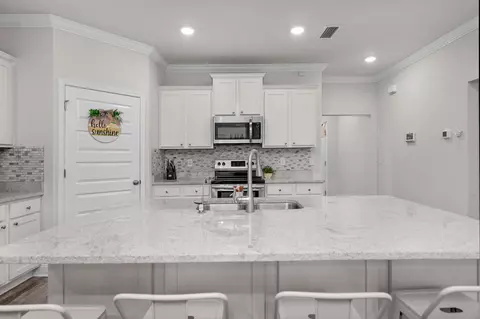 Kitchen - 131 Dusky Way, Freeport, FL 32439 photo 2 of 7