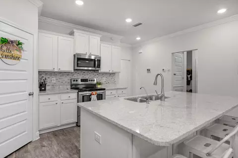 Kitchen - 131 Dusky Way, Freeport, FL 32439 photo 3 of 7