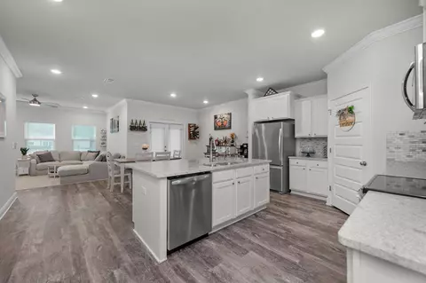Kitchen - 131 Dusky Way, Freeport, FL 32439 photo 5 of 7