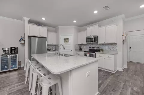 Kitchen - 131 Dusky Way, Freeport, FL 32439 photo 7 of 7