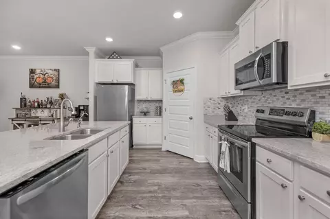Kitchen - 131 Dusky Way, Freeport, FL 32439 photo 6 of 7